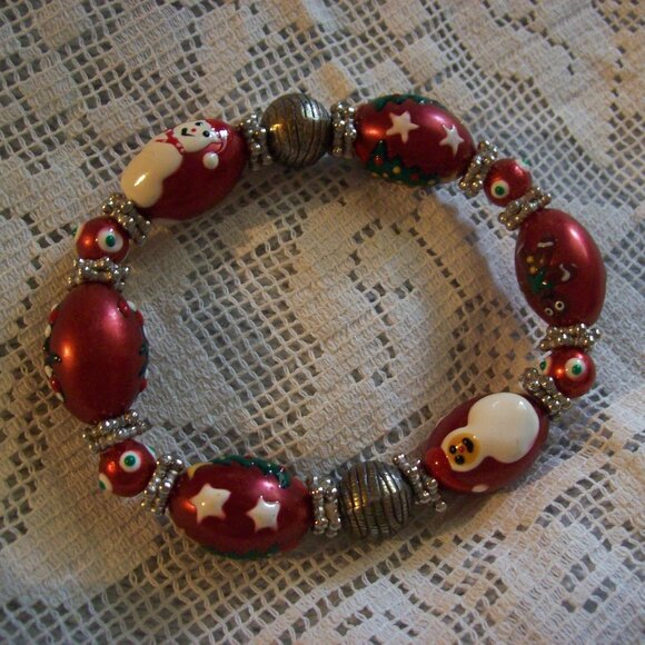 Christmas Holiday Themed Beaded Stretch Bracelet - Picture 2 of 2